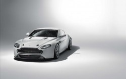 Aston Martin  Vantage GT4 2011